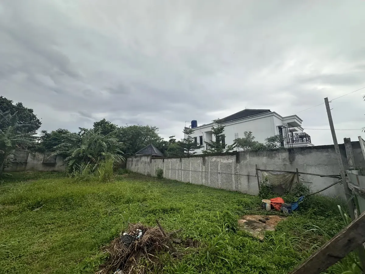 Sisi kanan lahan dijual di Setu, Tangerang Selatan